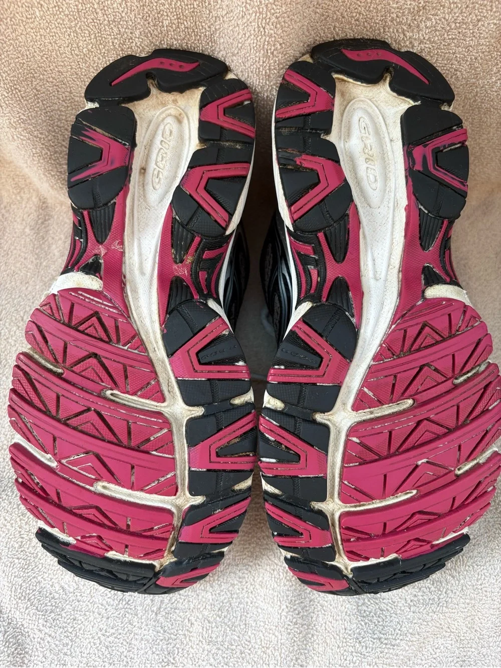 Saucony Marauder 2 Women’s Size 8 Gray Pink Running Athletic Shoes